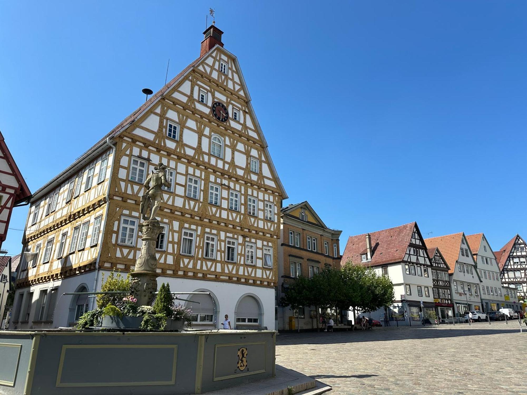 Apartment Im Herzen Der Altstadt - Leonberg Naehe Stuttgart Bagian luar foto